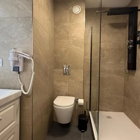 Kimi Aparthotel 3*