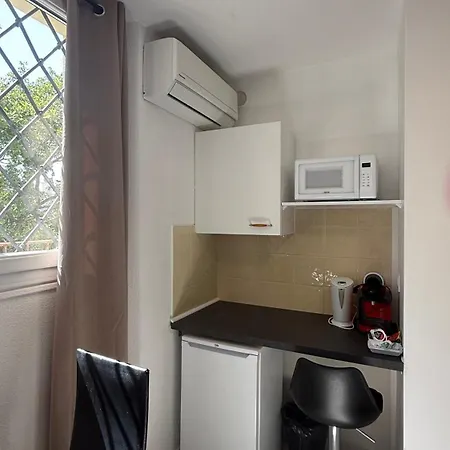 Kimi Aparthotel 3*