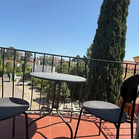 Kimi Aparthotel 3*