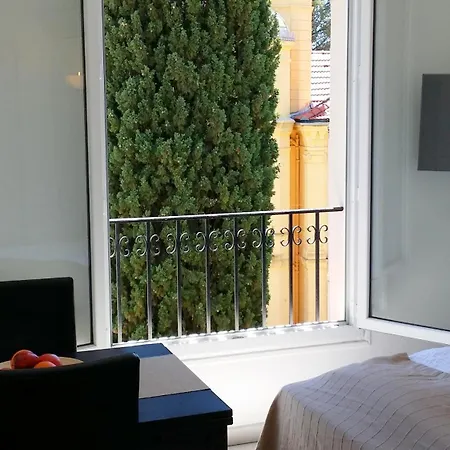 Kimi Aparthotel
