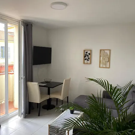 Ξενοδοχείο με διαμερίσματα Kimi 3*