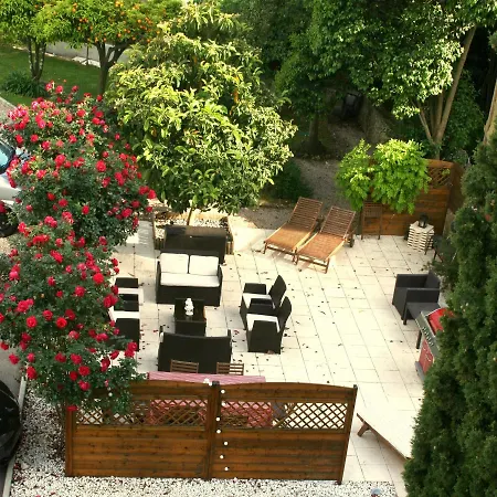 Kimi Aparthotel 5*